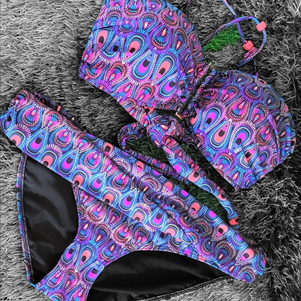 Bikini tops and bikini bottoms